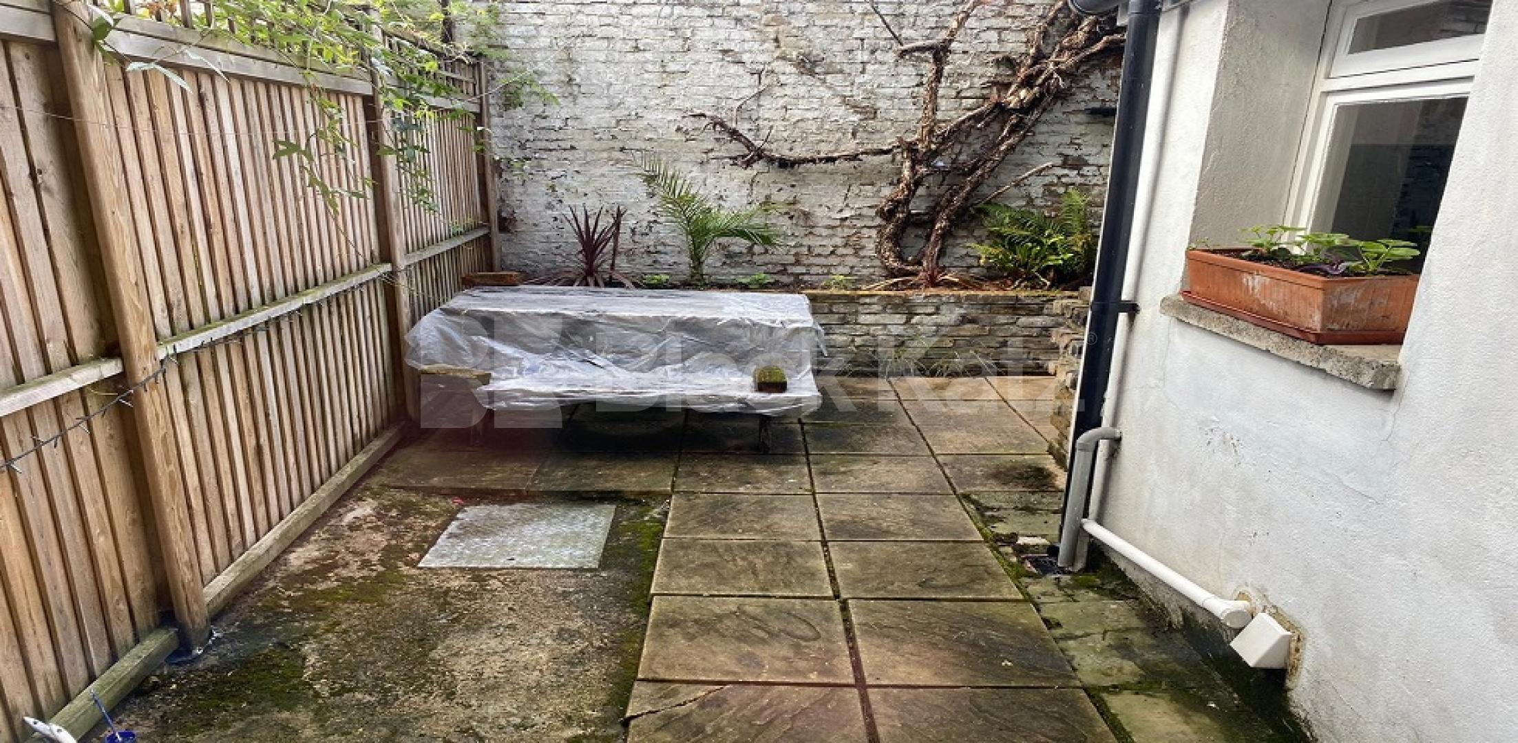 			LET , 3 Bedroom, 1 bath, 1 reception Terraced House			 Henshaw Street, Elephant and Castle